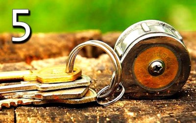 СВОИМИ РУКАМИ – 5 САМОДЕЛОК. ЧТО МОЖНО СДЕЛАТЬ САМОМУ ИЗ ПОДРУЧНЫХ И НЕ ОЧЕНЬ СРЕДСТВ. КАНАЛ ДАБРО