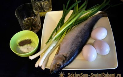 Русский салат из слабосолёной сельди и яиц