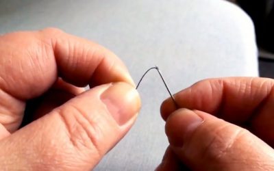 Как продеть нитку в иголку без смачивания, приспособлений и лишней волокиты