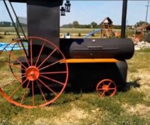 Гриль и коптильня в виде локомотива