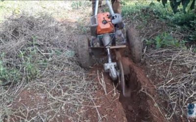 Копаем траншеи мотокосой
