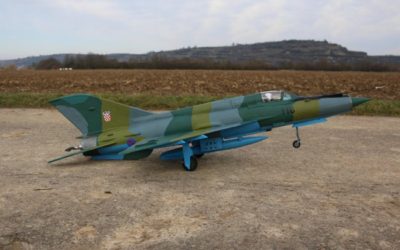 Модель самолёта МиГ-21 из потолочки