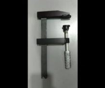 Мощный самодельный зажим с ручкой под затяжку ключом