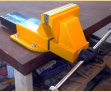 Параллельные слесарные тиски из швеллера своими руками