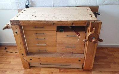 Разборный верстак из вторичной древесины