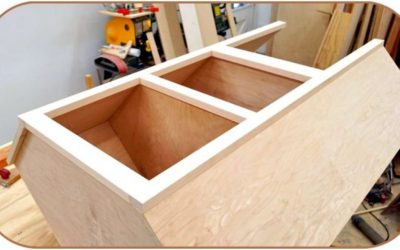 Самодельная рамка для шкафа в мастерской